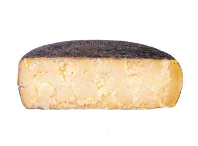 Formaggio di pecora siciliano pepato in crosta